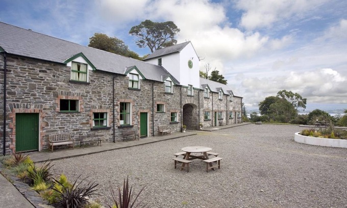 Ardnatrush Cottage | Ardnagashel Est No 1 - sleeps 4 guests in 2 bedrooms
