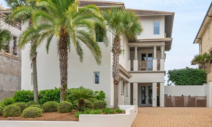 Sunnyside House | Are We There Yet? BEACHFRONT Villa in Carillon Beach—5 Bd & Guest House