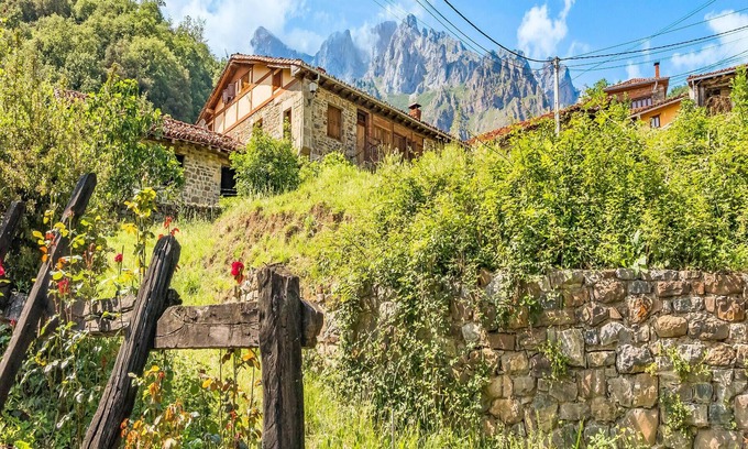 Tanarrio House | Are you dreaming of an adventurous vacation in the mountains? Then this idyllic vacation home in rus