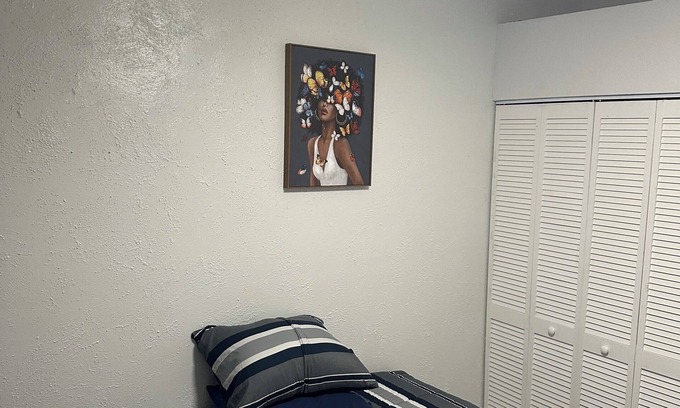 Ives Estates Apartment | Are you looking for a cozy room to rent in a prime location? Look no further!
