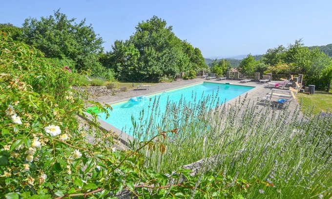 San Giustino House | Are you looking for a family-friendly vacation home? Then this country house with pool and a large p
