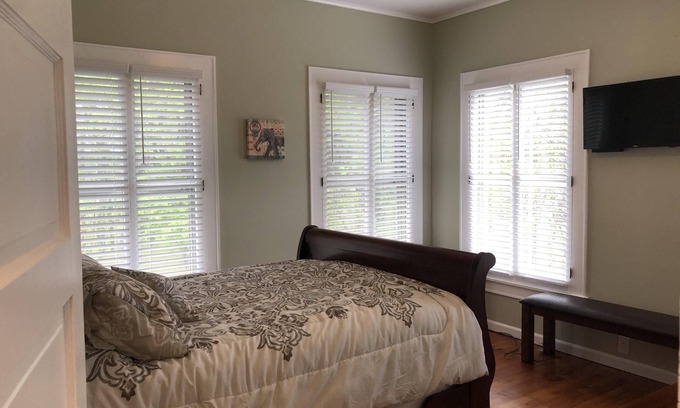 West End Apartment | Are you looking for the best place to stay? You found it!