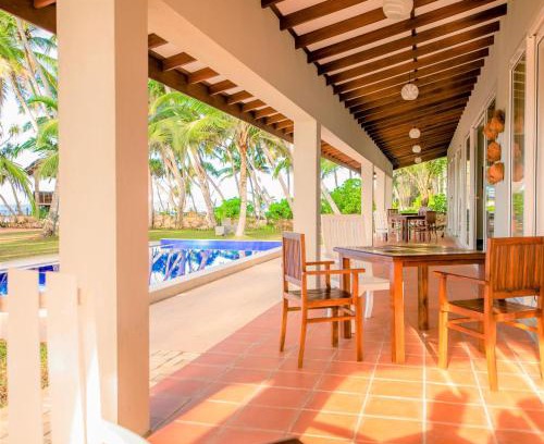 Kahandamodara House | Arhimser Villa-superb 4 bedroom beachfront for 8 in Ranna, Tangalle, BB, pool, free pick up or drop off for 7 night stays arriving together, serviced, taxes included