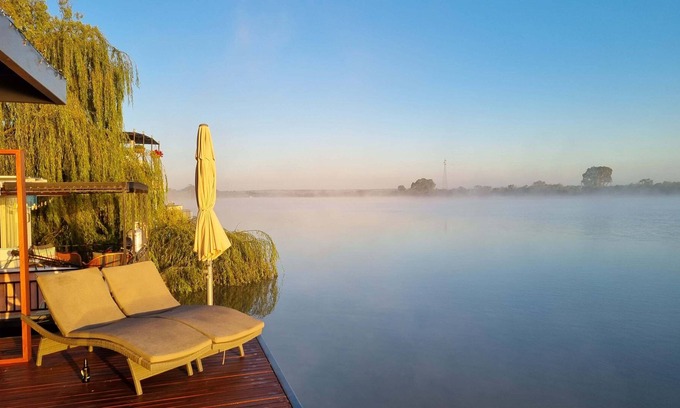 White Sands House | Ark-imedes - Unique float home on the Murray River