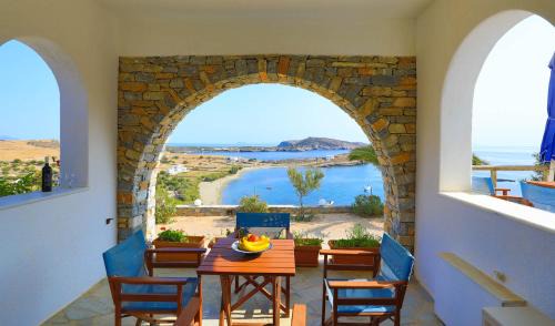 Schinoussa Town House | Armonia by Grispos Villas