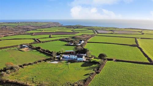 Helston House | Arrowan Common Farm Cottages