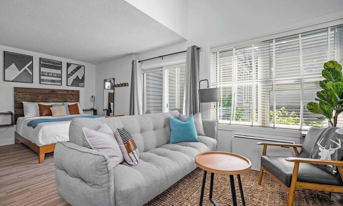 Craigleith Apartment | Arrowhead Retreat - Outdoor Pool/Shuttle to Blue
