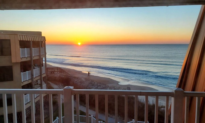 Sneads Ferry Condo | Arrr Place. Beachfront, 1 BR, pool & beach access. 2 Queens, 2 bunks