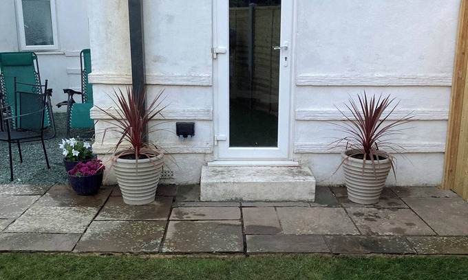 Middleton-on-Sea Apartment | Art Deco 1 Bedroom Annex Apartment, 5 minutes walk to beach!