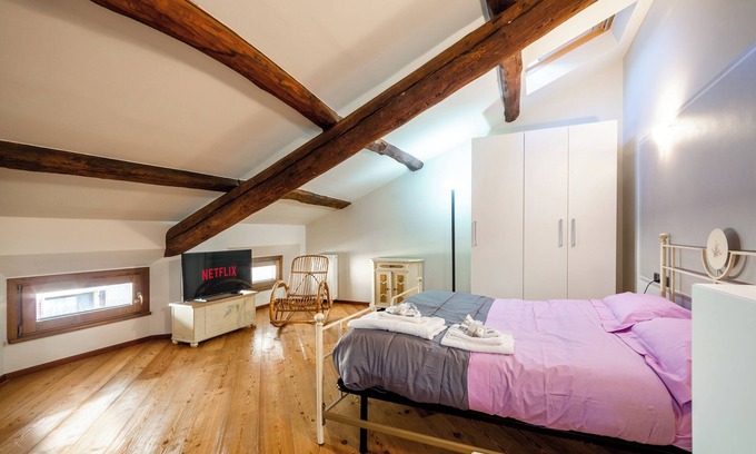 Old Town Apartment | (Artist's Nest) Attic in the Center near the Lake