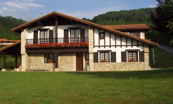 Hondarribia Cottage | ARTIZARRA, apartment in house cottage for 6 people