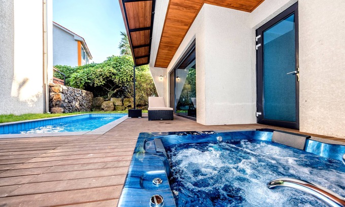 Jongdal-ri Apartment | Arts Spa & Poolvilla
