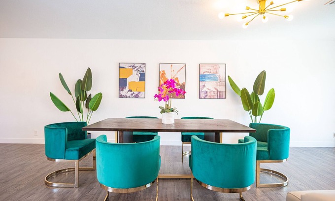 Las Vegas House | Artsy LUX VILLA-POOL 5m STRIP Gourmet Chef Kitchen