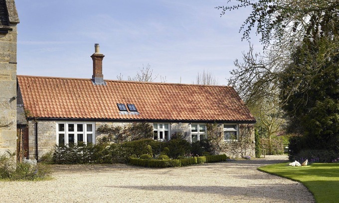 Bourne House | As featured in 25 Beautiful Homes, the Manor Stables offers 4*comfort and luxury