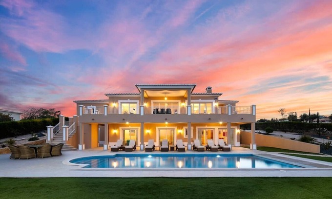 Luz Villa | As Palmeiras - Luxury 4 bedroom villa with pool and stunning ocean views!