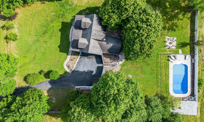Fletcher House | Asheville Home close to Airport! 20 minutes to Biltmore!
