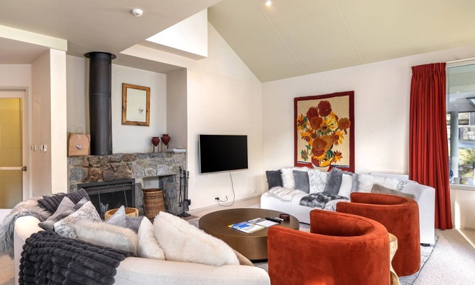 Thredbo Ski Chalet | Aspect 5 - 3 bed & loft Chalet a stones throw from everything Thredbo has to offer
