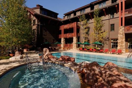 Aspen Apartment | Aspen Ritz-Carlton 3 Bedroom Ski In, Ski Out Residence With Access To Slopeside Heated Pools And Hot Tubs