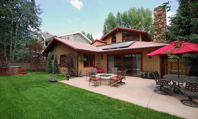 West End House | Aspen Vacation Rentals - Beautiful West End Home - Great Location on vrbo.com