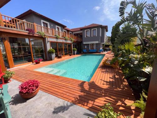 Ildır Koyu Villa | Astonishing Seafront Villa in Cesme