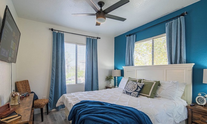 Tempe Condo | ASU Getaway | King Beds, Self Check-in, Pool