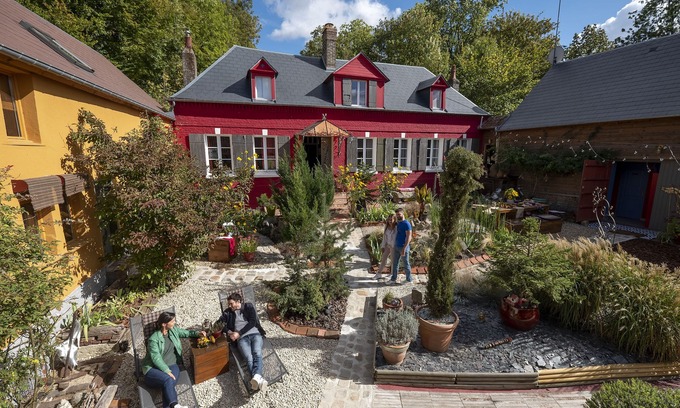 Muidorge House | at 2, a guest house to the taste and color of imagination