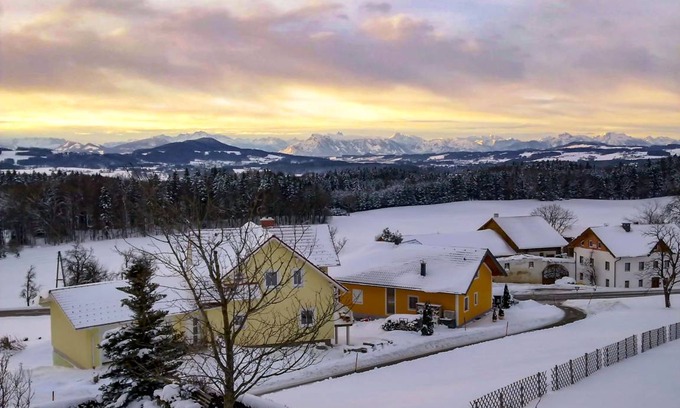 Kirchberg bei Mattighofen Apartment | 100 m² Apartment ∙ 2 bedrooms ∙ 6 guests