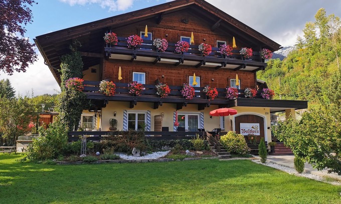 Sankt Wolfgang im Salzkammergut Apartment | APARTMENT XL with bathing beach- 80m²/2 bedrooms, best location near the center