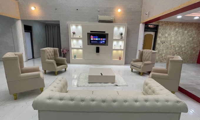 East Legon House | At the centre of everything you need, the best restaurants & nature. Airport 12m