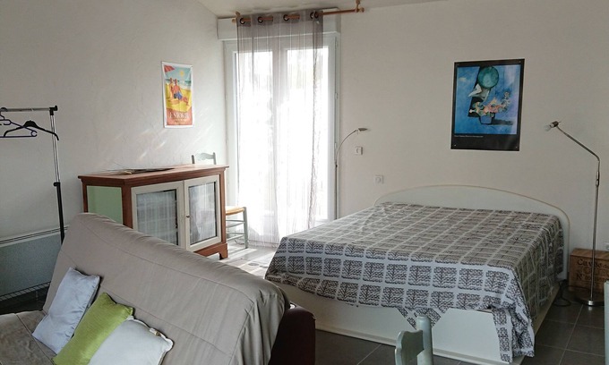 Bourcefranc-le-Chapus Apartment | At the foot of the Ile d'Oléron, large studio with courtyard and bicycles.