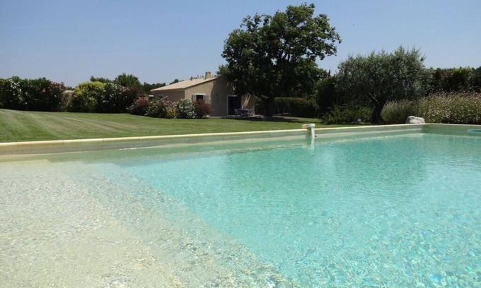 Monteux Cottage | At the foot of Ventoux, between Avignon and Carpentras, air-conditioned gite with swimming pool