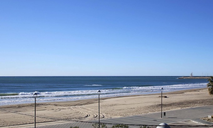 Torredembarra Apartment | AT010 ULTRAMAR: Nice modern apartment overlooking the beach of Baix a Mar