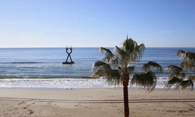 Torredembarra Apartment | AT173 BAIX A MAR: 2 bedroom apartment on the seafront