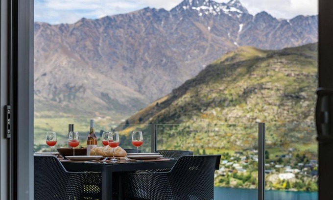 Queenstown House | Ataahua Views Top Level