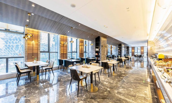 Jinshui District Hotel | Atour Hotel Zhengzhou East Station Longzi Lake