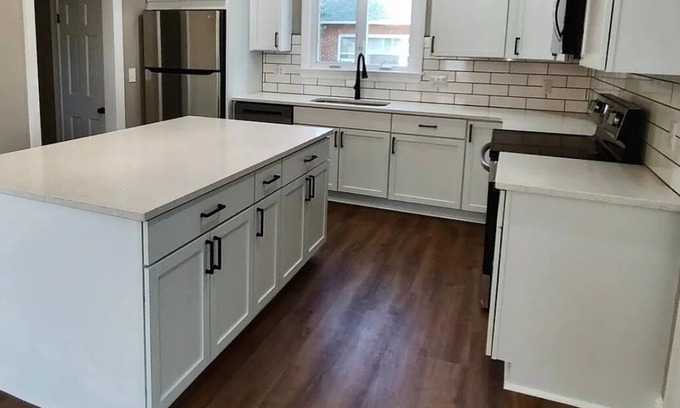 Cambridge House | Attention Racers - Beautiful Home 3 Blocks from Great Marsh Park!