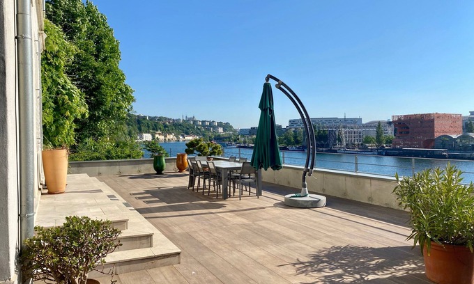 Lyon City Centre House | Attic room in a beautiful house on the edge of the saône, south of the city