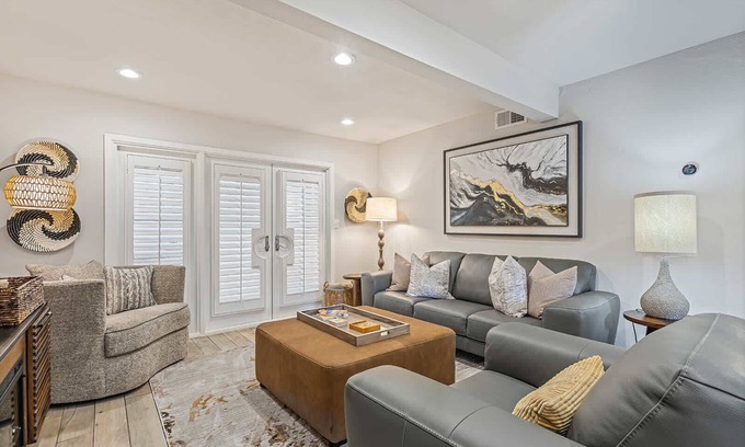 Tarrytown Condo | ATX Condo | Two-Step to the Tarrytown Treasure