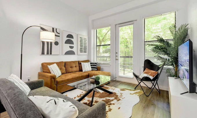 Travis Heights Apartment | ATX Vibes SoCo Suite - Pool, Gym, Rooftop, Free Parking, Best Location!