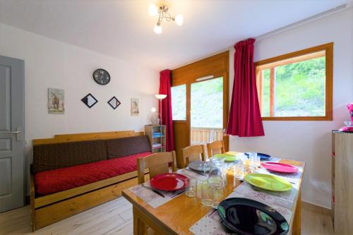 Orcieres-Merlette Apartment | Au bon endroit N1 - Appartement 2 pièces 7 personnes - proche pistes - coeur station - balcon