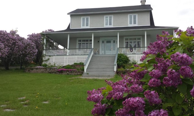 Cap-a-l'Aigle Bed & Breakfast | auberge gite maison des lilas