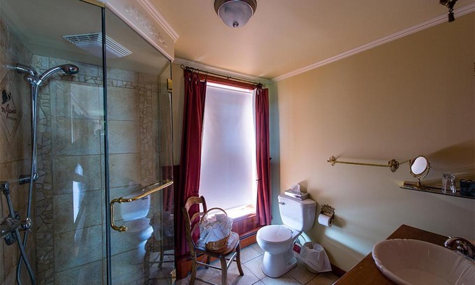 Riviere-du-Loup Regional County Municipality Hotel | Auberge Mr James