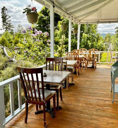 Cap-a-l'Aigle Hotel | Auberge musicale Pour un Instant