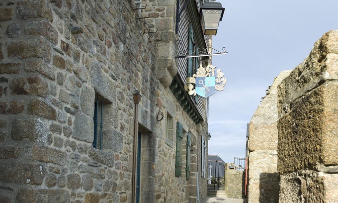 Le Mont-Saint-Michel Hotel | Auberge Saint-Pierre