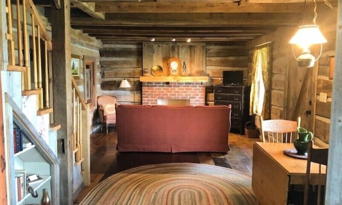 Jacksonville Cabin | Audrey's Abode - Restored log cabin, country setting, minutes from Jacksonvillen