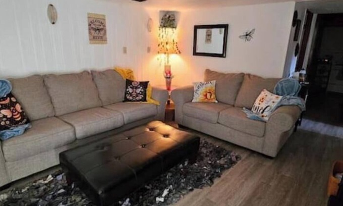 Trafalgar House | Aunt Bea's Gathering Place