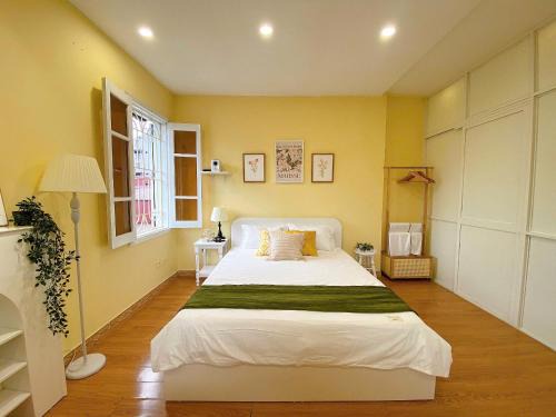 Hang Buom Apartment | Aura 2BR-2WC in Hanoi Old Quarter- Near Ta Hien St