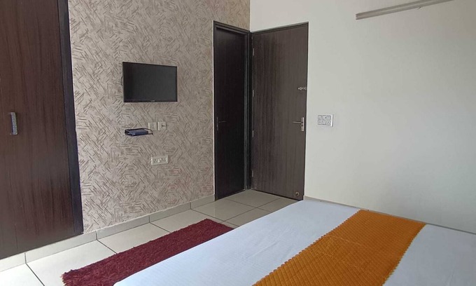 Gurugram Apartment | AuraBnB Homes:-Discover Comfort of Our 2BHK with Balcony Sec-46
