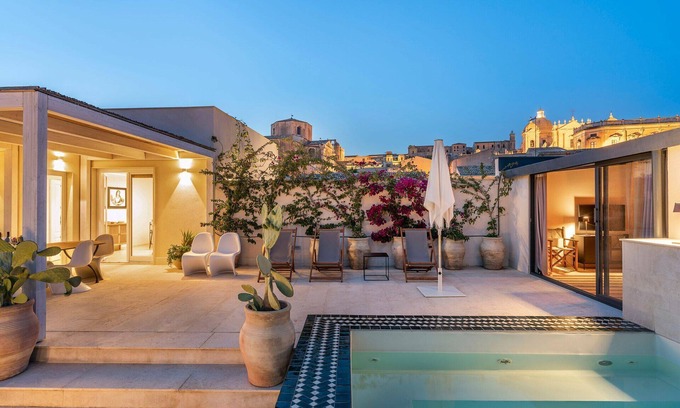 Noto Apartment | Aurispa - Amazig apartment with minipool on the terrace in the historical center of Noto, Sicily