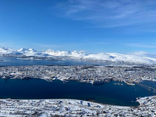 Tromsdalen Apartment | Aurora Apartment very close to cable car and sherpatrappa